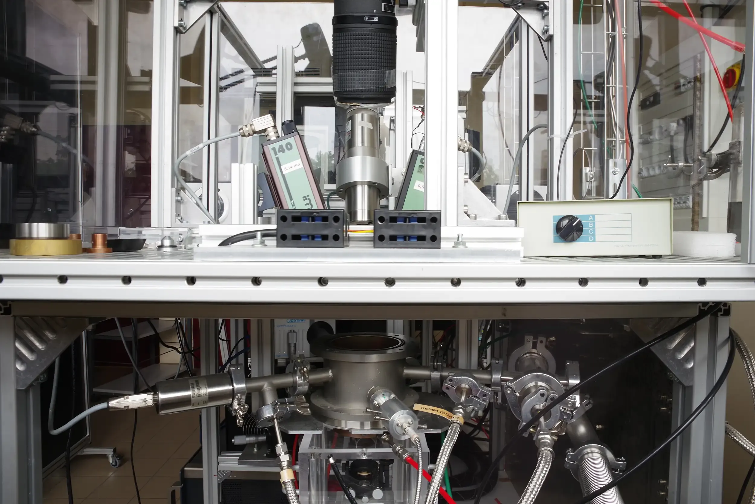 Dispositif de lévitation aérodynamique couplé à un chauffage par lasers CO2 pour la mesure de propriétés thermophysiques de liquides à Haute Température (>2500°C)